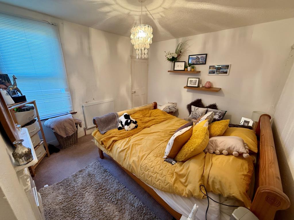 Lot: 89 - THREE-BEDROOM HOUSE FOR INVESTMENT - Bedroom two